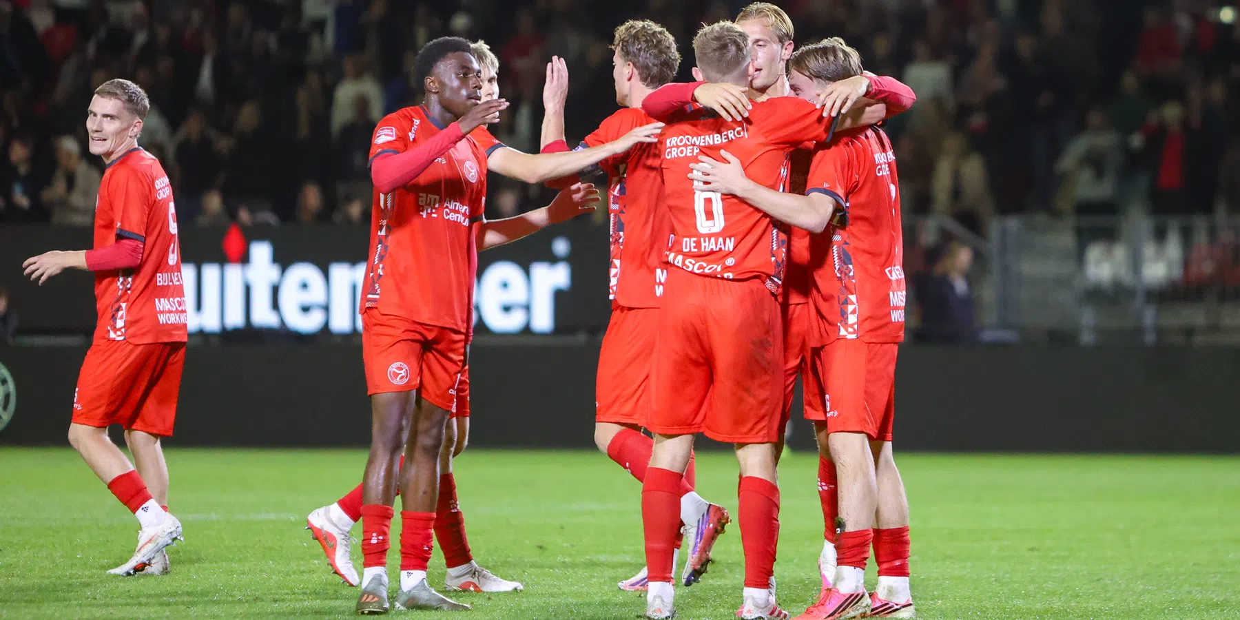 Almere hijgt koploper Heracles in de nek, De Graafschap klimt van laatste plek