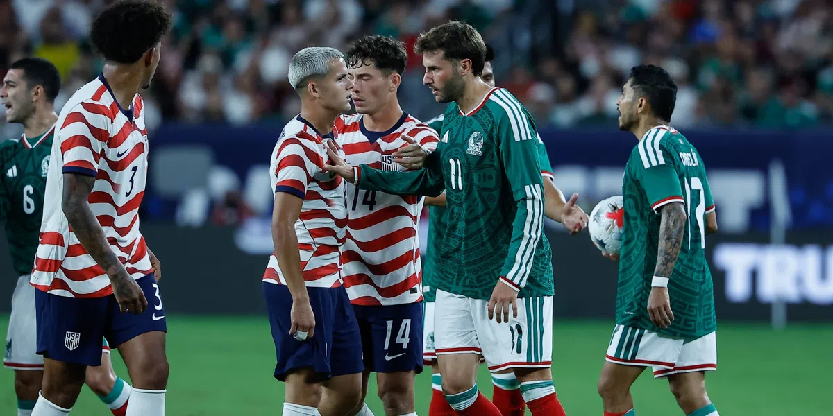 Rode Kaart AZ-Strijder Verpest Oefenduel voor Mexico
