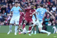 Rood Gravenberch cruciaal in kraker: Man City geeft tiental Liverpool klop