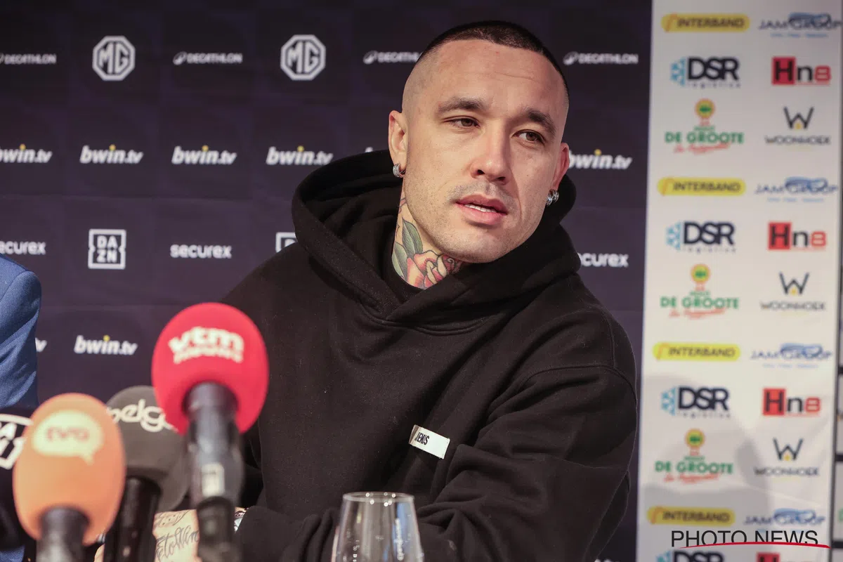 Photo: VoetbalPrimeur.be Radja Nainggolan receives driving ban and fine for phone use