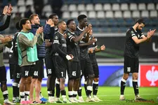 Oeps! KAA Gent-speler duikt op in jas van Club Brugge, Buffalo's grijpen in