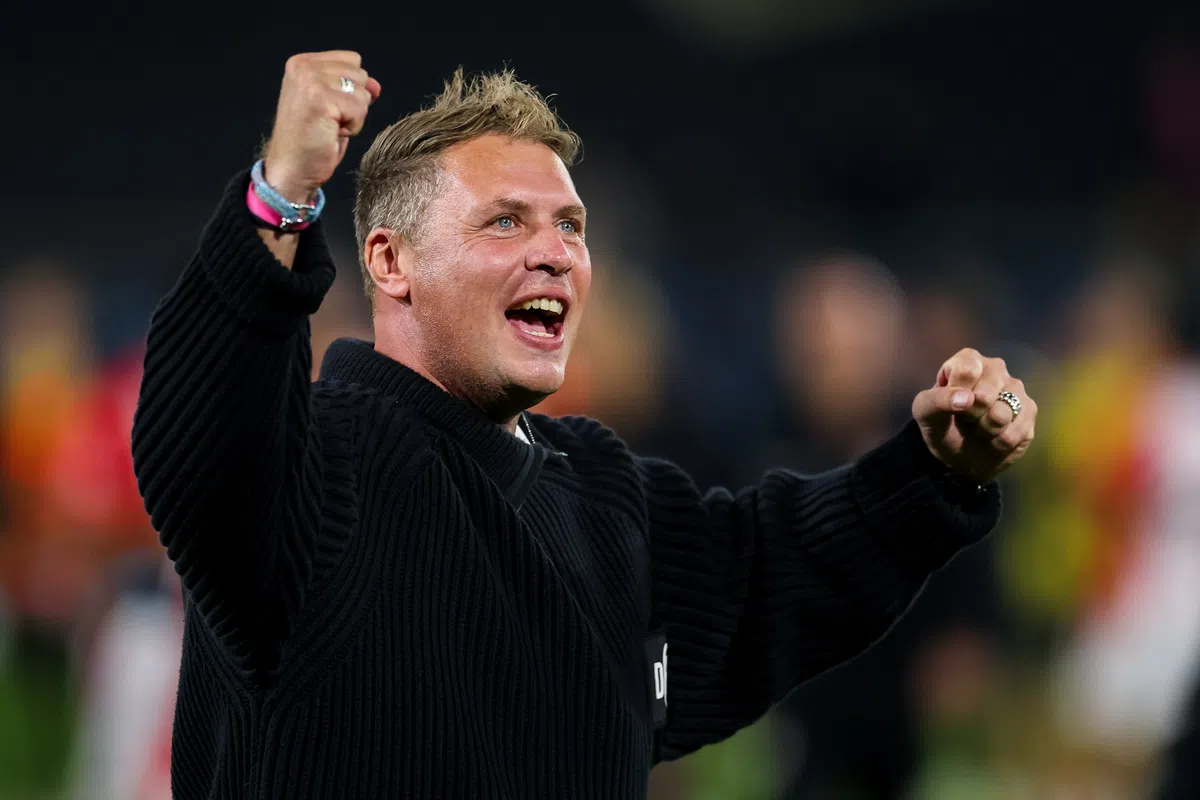 FC Emmen-trainer Van Dam geniet volop: 'Kippenvel, dat is hartstikke mooi'