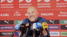 Thumbnail for article: Bosz dolt op persmoment richting topper: 'Dan steek ik dikke sigaar op'