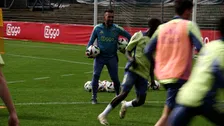 Thumbnail for article: Zeer fanatieke Farioli schreeuwt het uit op Ajax-training: 'Bravo!'