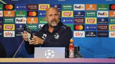 Thumbnail for article: Bosz helpt Nederlandse journalisten en vertaalt Italiaanse vraag even