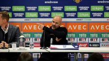 Bosz grapt: "Ik wacht even tot hij weg is, dan kan ik eerlijk antwoorden"