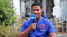 Thumbnail for article: Flamingo: 'Soms sta ik tegen hem op de training bij PSV, daar leer ik van'