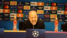 Thumbnail for article: Bosz laat perschef 'zweten' met arbitrage-opmerking: 'Geweldige scheidsrechter'