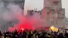 Maccabi Tel Aviv-supporters pakken in centrum van Amsterdam uit met sfeeractie 