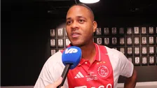 Thumbnail for article: Kluivert helemaal in zijn nopjes: 'Heerlijk om dit shirt weer aan te hebben'