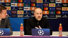 Thumbnail for article: Bosz verrast door 'extra staflid' bij PSV: 'Hij zat zelfs op mijn plek'