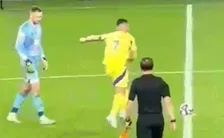 Thumbnail for article: Ronaldo schiet compleet uit zijn slof nadat miljoenenaankoop Duran rood krijgt