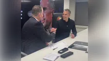 Thumbnail for article: De beelden: Van Persie nu écht coach van Feyenoord, oud-topspits tekent contract