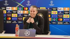 Thumbnail for article: Van Persie wijst Read-vervanger aan op rechtsbackpositie: 'Hij was verrast'