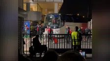 Thumbnail for article: Bussen PSV en Arsenal komen aan bij Philips Stadion: 'Give me a trip to Madrid!'