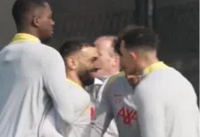 Thumbnail for article: Commotie op Liverpool-training: Salah geïrriteerd door Alexander-Arnold