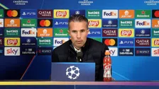 Thumbnail for article: Van Persie: 'Geen moeite mee, ik ben niet een coach die spelers daarop afrekent'