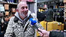 Thumbnail for article: Ajax-fan houdt hart vast: 'Hij moet geen penalty nemen, die gaat het stadion uit'
