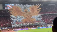 Voetballiefde pur sang: gigantisch spandoek bij thuisdebuut Kluivert bij Indonesië