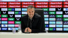 Thumbnail for article: Van Persie grapt over Feyenoord-aanvaller: 'Maakt wel dertig lobjes per wedstrijd'