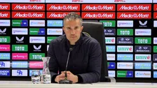 Thumbnail for article: Van Persie 'heel erg blij' met contractverlenging bij Feyenoord: 'Hartstikke mooi'