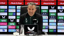 Thumbnail for article: Van Persie erkent: 'Natuurlijk volgen we 't, heel prettig als ze punten verliezen'