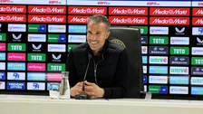 Van Persie leest geruchten over eigen speler: Bournemouth, Milaan, aardig rijtje'