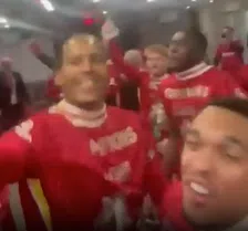 Alexander-Arnold deelt inkijkje in kleedkamer Liverpool: Van Dijk grijpt hoofdrol