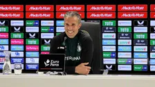 Thumbnail for article: Van Persie reageert na vraag over reden Steijn-transfer met één enkel woord