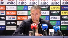 Thumbnail for article: Van Persie verklaart opvallende wissel: 'Beide spelers hebben hun eigen verhaal'