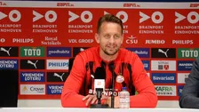Thumbnail for article: De Jong deelt inkijkje in PSV-kleedkamer: 'Jongens met de handen in het haar...'