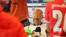 Thumbnail for article: Geweldige beelden uit Het Kasteel: Bosz krijgt bierdouche van PSV'ers