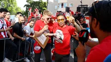 Thumbnail for article: Geweldig: PSV'ers op hele verschillende manieren van platte kar naar Stadhuisplein