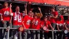 Thumbnail for article: Mauro gaat helemaal los in het Nederlands: 'Ik moet zuipen! Doe mij maar bier!'