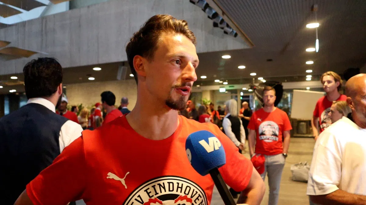 Vertrek met opgeheven hoofd bij PSV: 'Trots om vrouw en kinderen hier te hebben'