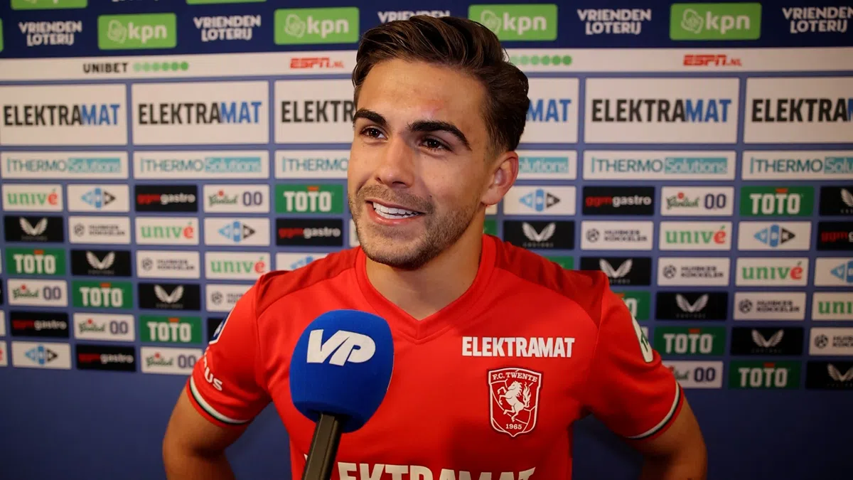 Van Rooij Van Rooij over rode kaart Twente en Sontje Hansen