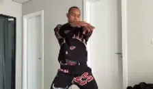 Thumbnail for article: Braziliaanse samba in de woonkamer: Paixão gooit de heupen los op TikTok