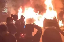 Thumbnail for article: PSG-feest eindigt in tragedie: grote rellen in Parijs, 2 doden en 500 arrestaties