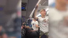 Thumbnail for article: Prachtig: Telstar-spelers maken er alvast een feest van in de spelersbus
