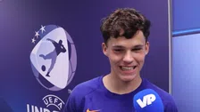 Thumbnail for article: Regeer imiteert De Jong met karatetrap: 'Dat leverde wel een mooie foto op'