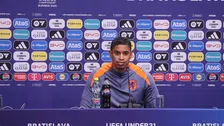 Reiziger neemt Jong Oranje-schlemiel in bescherming: 'Heeft genoeg krediet'