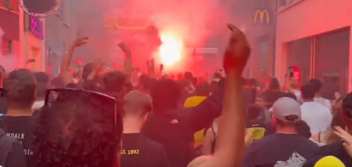 Prachtig: supporters betuigen steun aan noodlijdend Vitesse