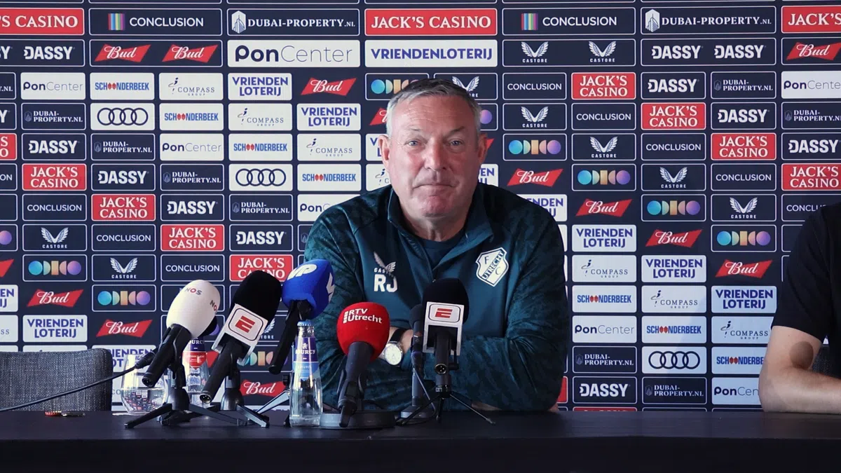 Jans: 'Er zijn nog twijfels bij één speler, maar ik ga de naam niet noemen'