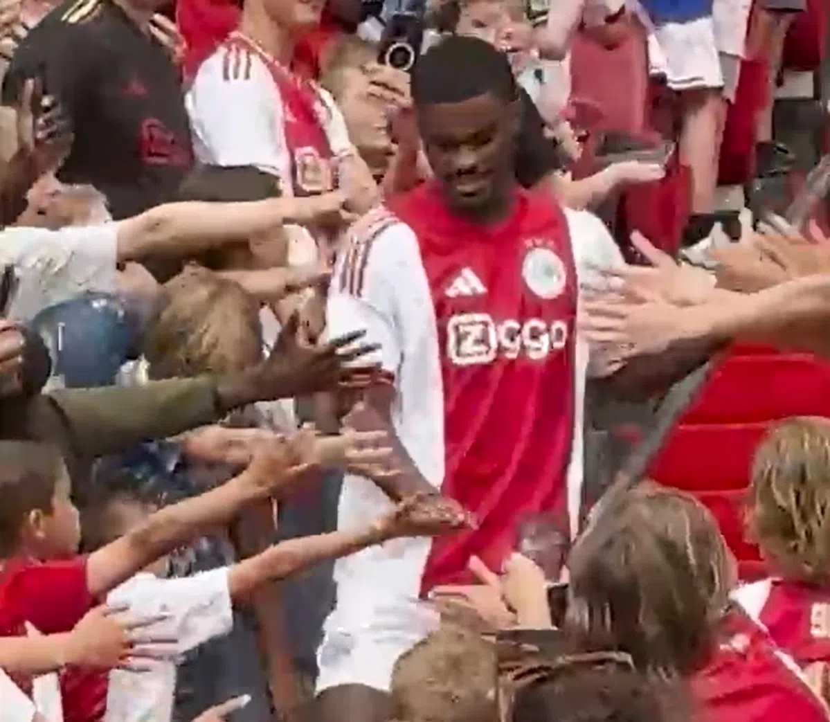 Nog altijd in Amsterdam: Ajax-target van Chelsea 'gewoon' op open dag van Ajax
