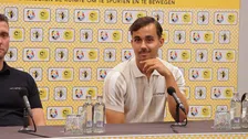 Thumbnail for article: Deijl kan lach niet onderdrukken tijdens persconferentie: 'Zo sta ik er ook in'