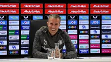 Thumbnail for article: Van Persie krijgt Mourinho-vraag bij Feyenoord: 'Je brengt het heel romantisch'