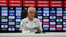 Thumbnail for article: Mourinho prijst 'geweldige' Van Persie en schat kansen in voor duel met Feyenoord
