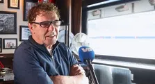 Van Hanegem over buitenlandse trainersklus: 'Ik krijg nog geld van die mensen'