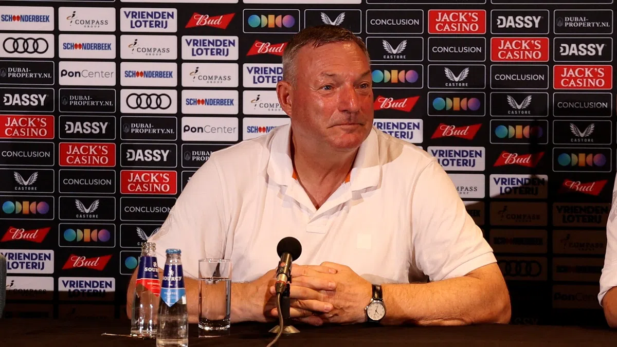 Jans benadrukt: 'Er zijn afspraken, ik ga niet voor een transfer liggen'