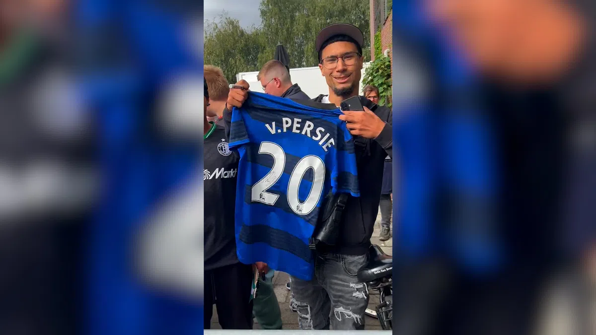 Van Persie populair: Feyenoord-coach maakt tijd voor Excelsior- én United-fans